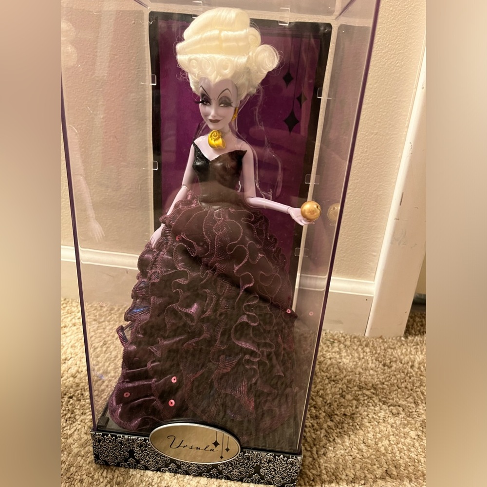 Disneys Ursula Designer Villains Collection Doll (Limited Edition)